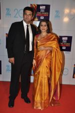 Vidya Balan, Kunal Roy Kapur at Zee Awards red carpet in Mumbai on 6th Jan 2013 (158).JPG